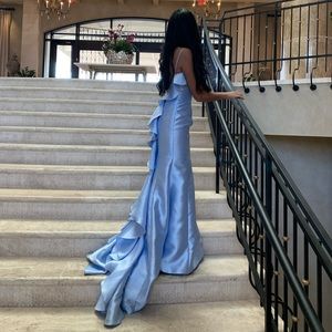 SHERRI HILL ELEGANT AND CLASSY SLEEK BLUE DRESS WITH TRAIN